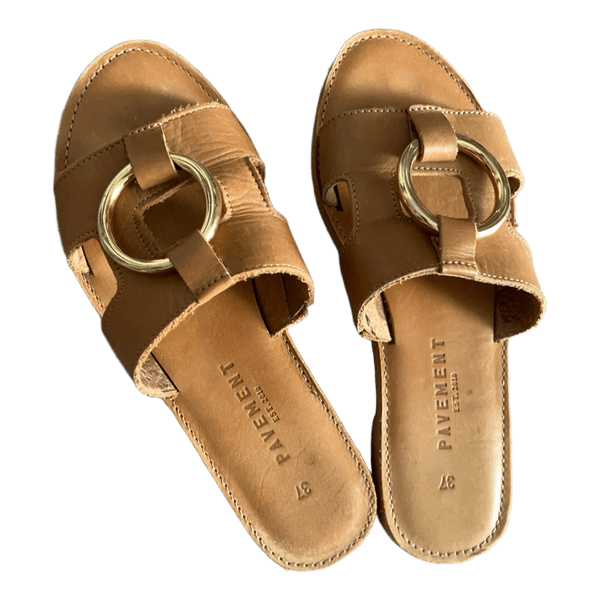 Pavement sandals