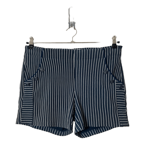 Raidalliset shortsit