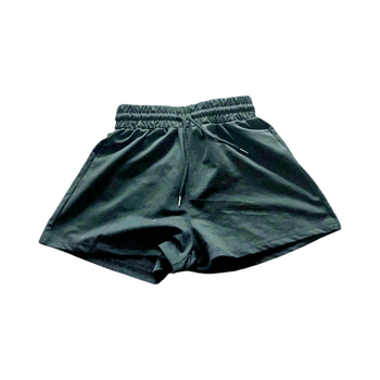 Mustat shortsit