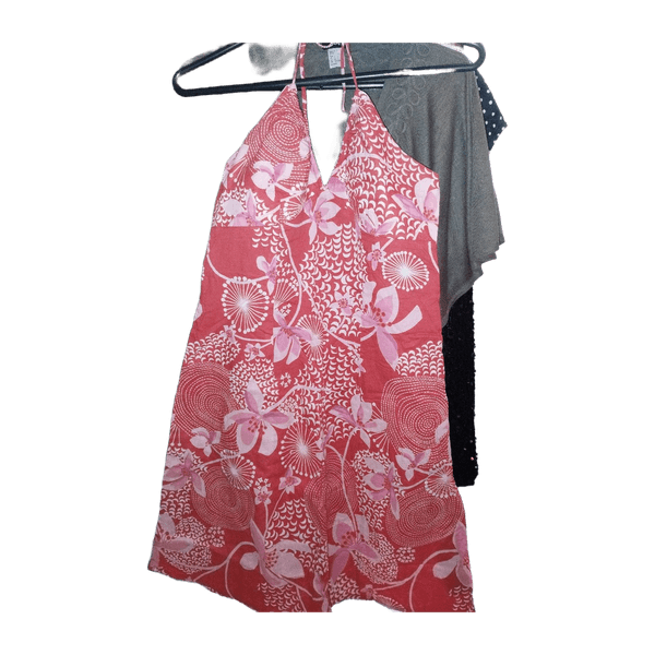 Punainen kuviollinen hihaton mekko