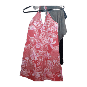Punainen kuviollinen hihaton mekko