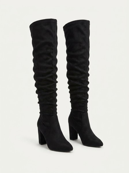 Mustat rypytetyt boots