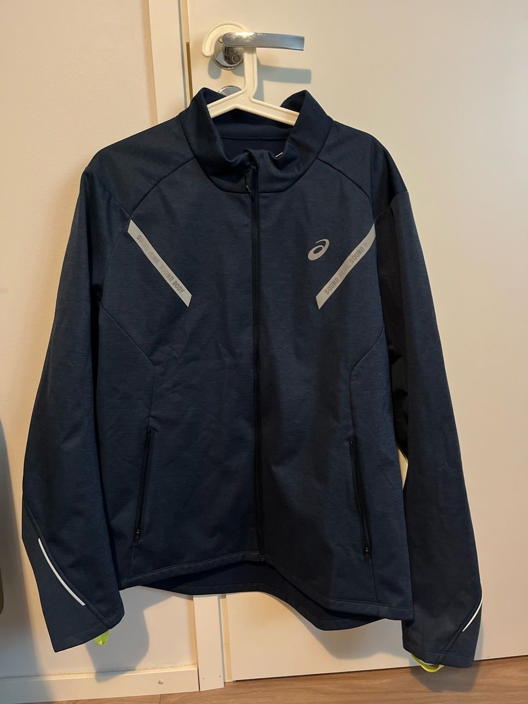 Asics sportswear