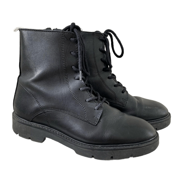 Bianco. boots