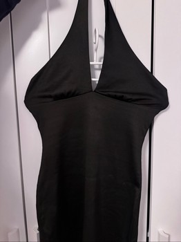 Schwarzes Neckholder Kleid