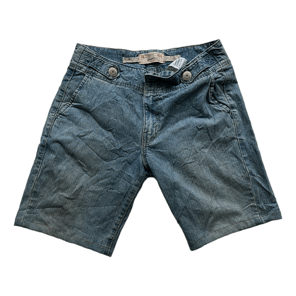 Levi’s farkkushortsit naisille. Koko 10 (S-M, EU38)