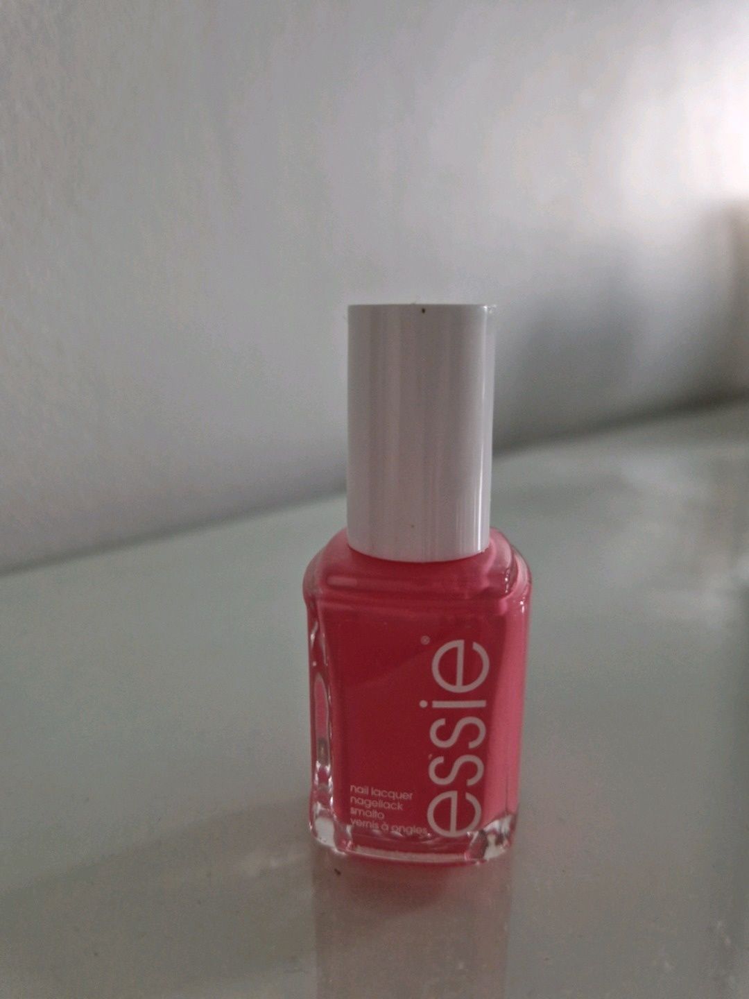 Essien "Blossom N' Besties" -kynsilakka