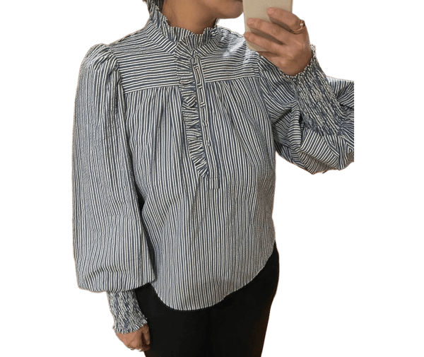 Stribet bluse med flæsekrave