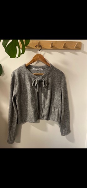 Grå cardigan med bindebånd