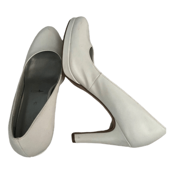 White Tamaris heels