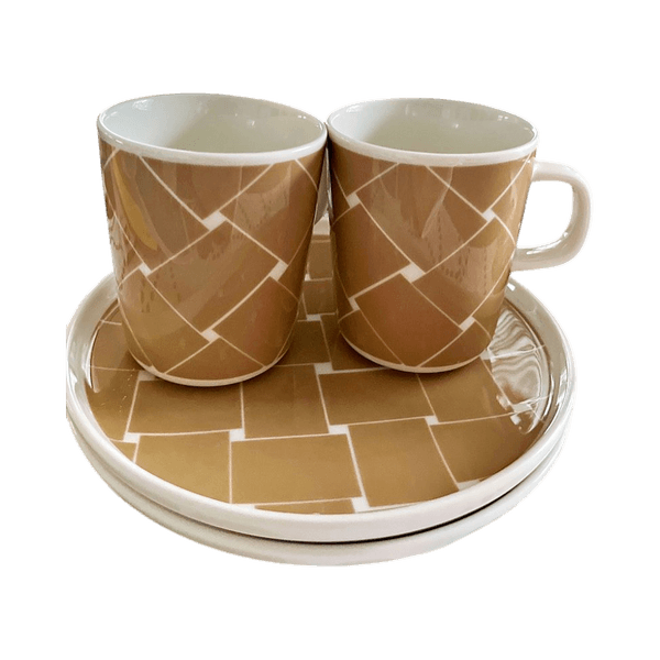 Beige ceramic coffee mugs and plates set