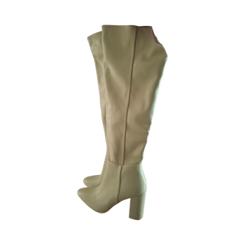 Polvikorkuiset saappaat