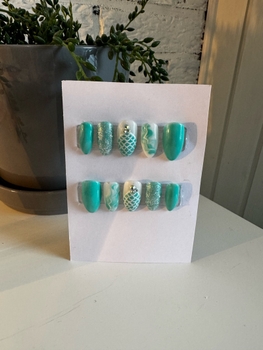 Press on nails