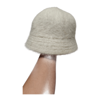 Valkoinen villahattu
