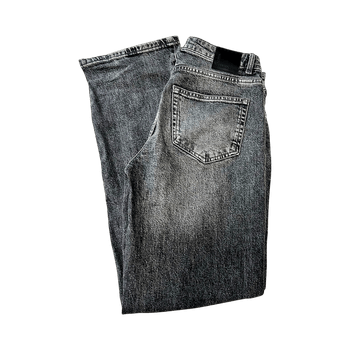 Harmaat suorat farkut