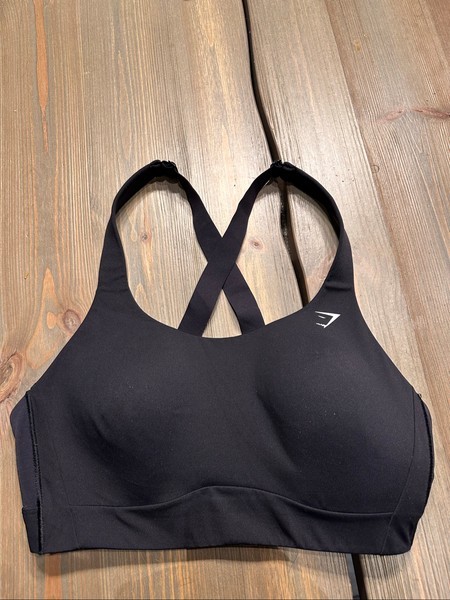 Mustat Gymshark urheiluliivit