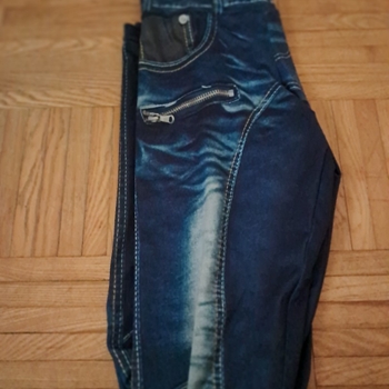 Siniset farkut vetoketjulla