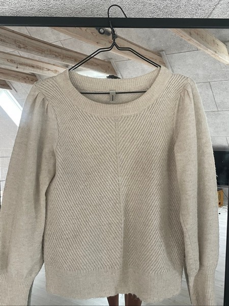 Beige strikket pullover