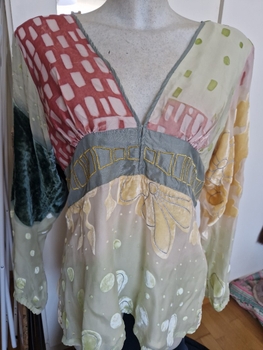 Silk and Viscose V-neck long sleeve Blouse