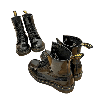 Mustat kiiltävät Dr. Martens