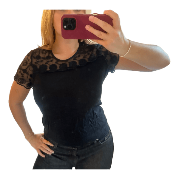 Sort top med blondedetalje