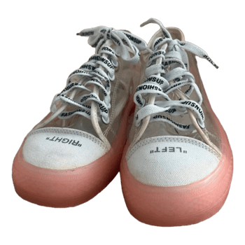 Läpinäkyvät vaaleanpunaiset tennarit