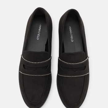 Mustat mokkanahkaiset loafer-kengät