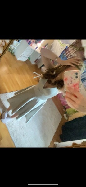 Vaaleanvihreä satiinimekko