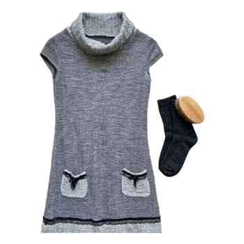 Omai's cute gray sweater dress with pockets (S).