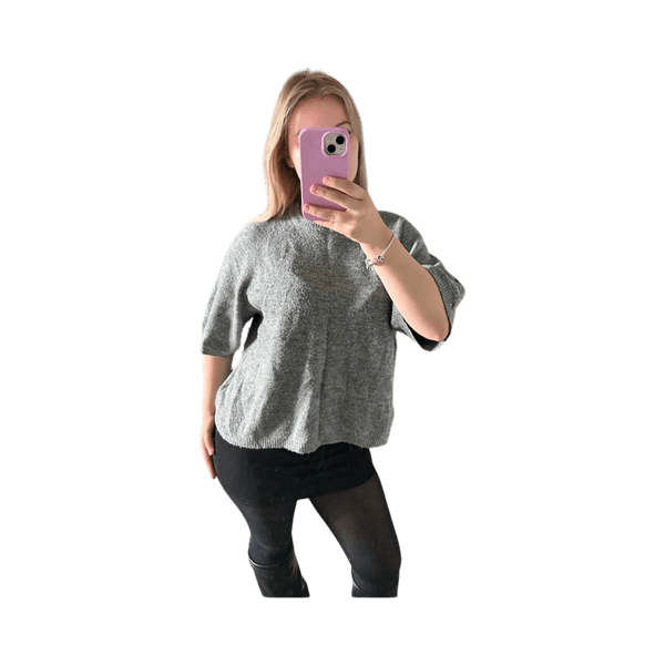 Harmaa neulepusero