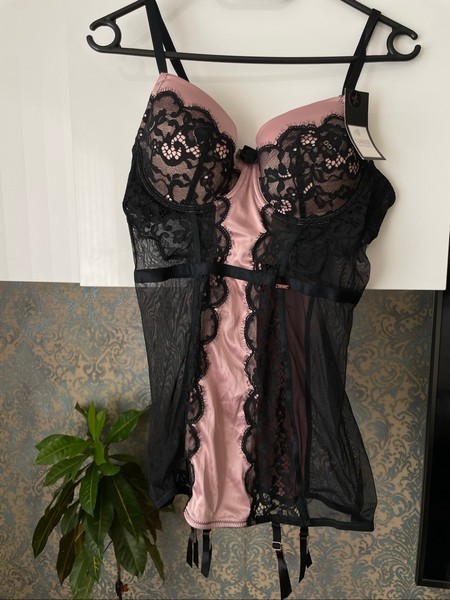 Noir lace bodysuit