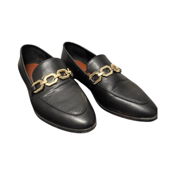 Mustat loaferit