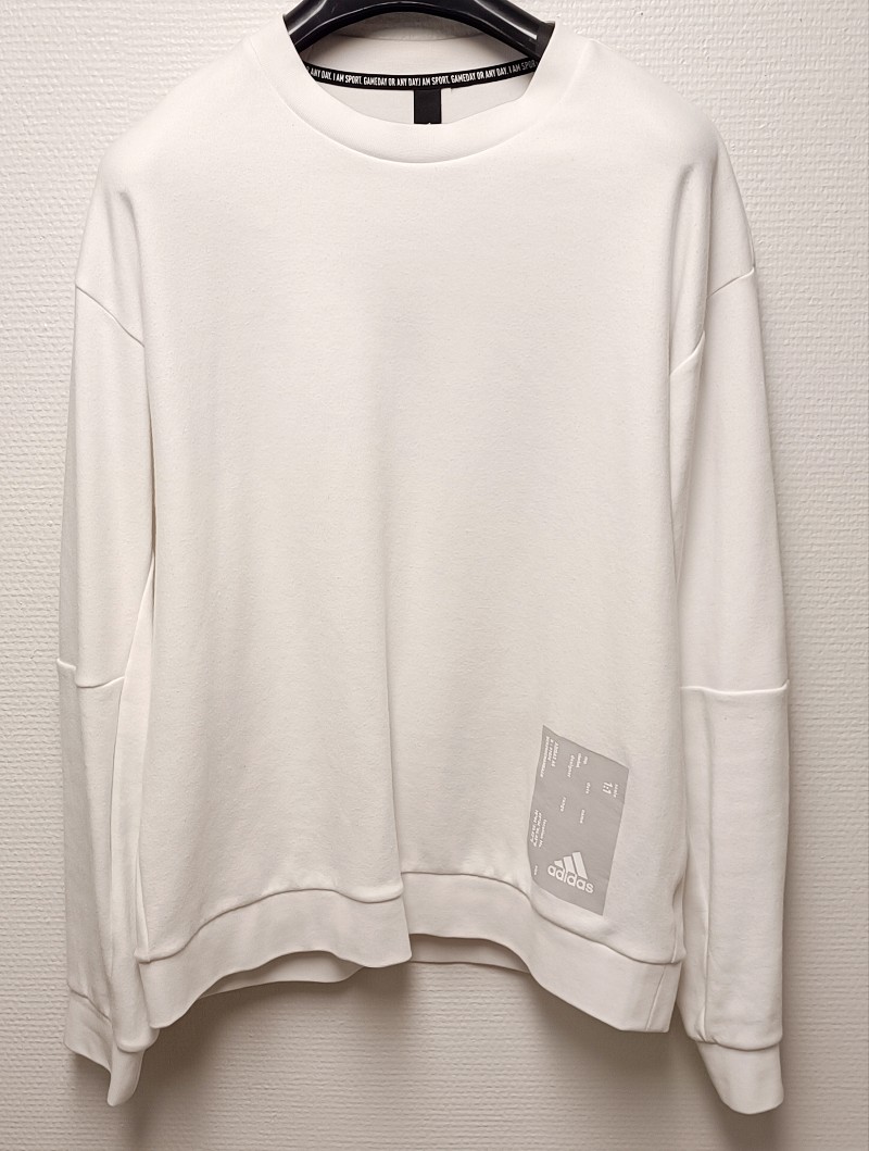 valkoinen Adidas collegepaita
