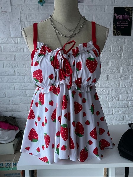 Strawberry print camisole top 🍓