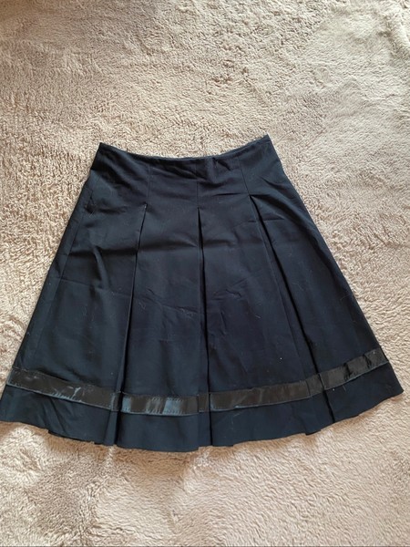 Black pleated skirt