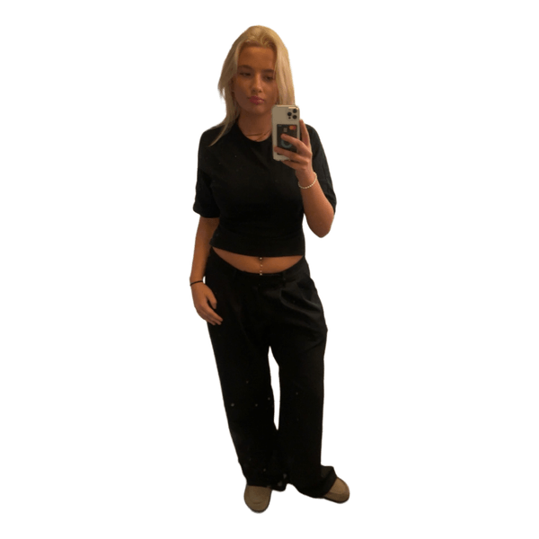 Sort t shirt med åbning på ryggen