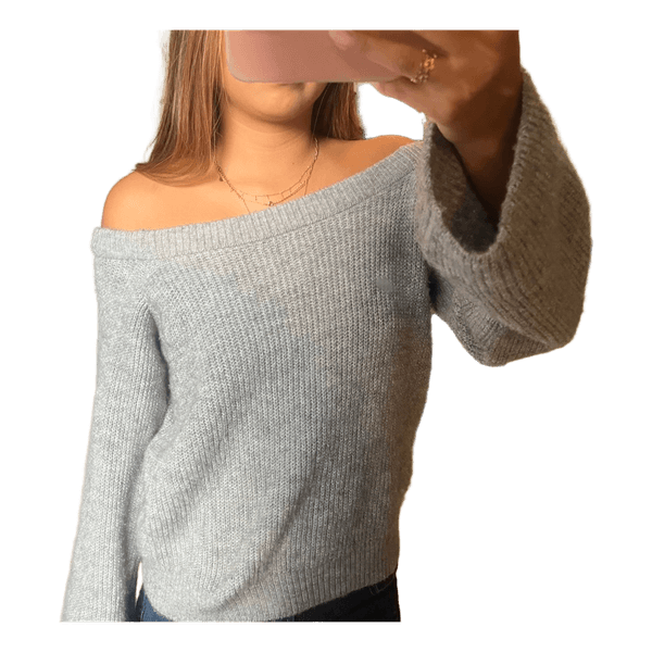 Grå off-shoulder striktrøje