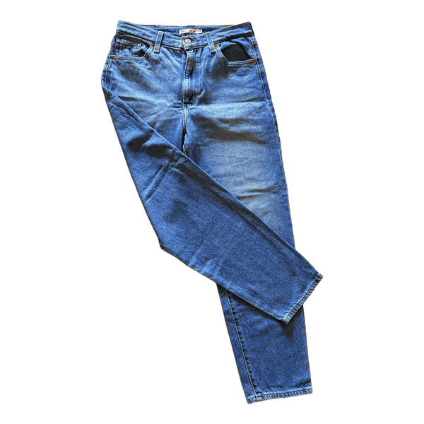 Blue Levi's mom jeans