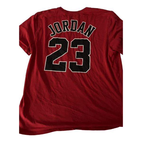 Punainen Jordan t-paita