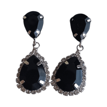 Mustat pisaranmalliset korvakorut