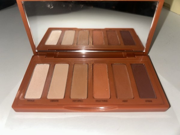 NAKED petite heat eyeshadow palette