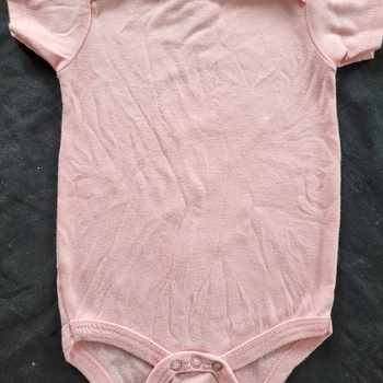 Vaaleanpunainen vauvan body