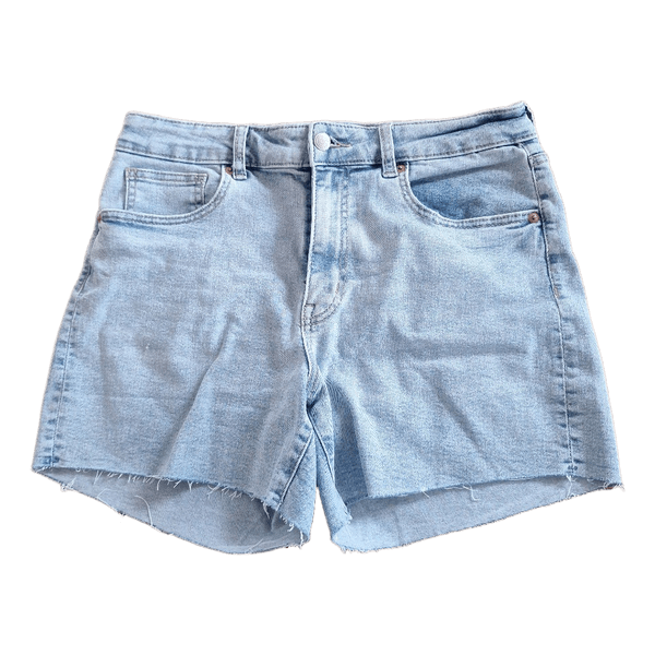 Lyseblå denimshorts med råkant