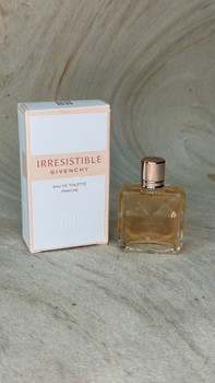 Givenchy Irresistible perfume