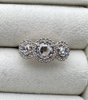Valkokultainen 14k moissaniittisormus yht. 1,3ct koko 18,25