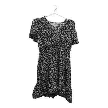 Mustavalkoinen kukkakuviollinen mekko