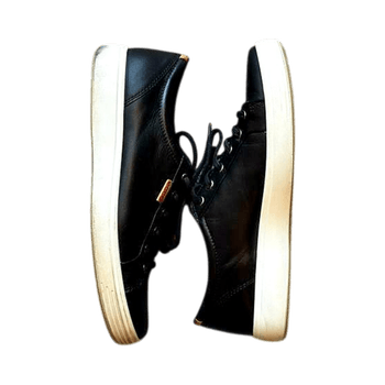 Black leather low-top sneakers