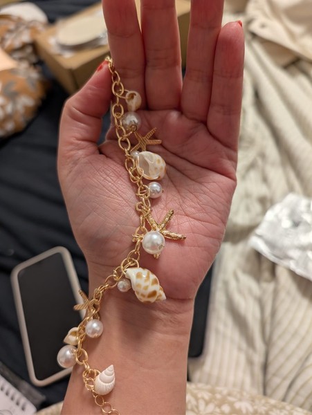 Shell and pearl bracelet