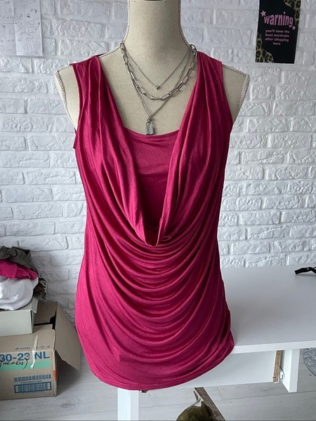 Pink Y2K sleeveless top