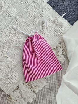 Vaaleanpunainen raidallinen bikini pussukka